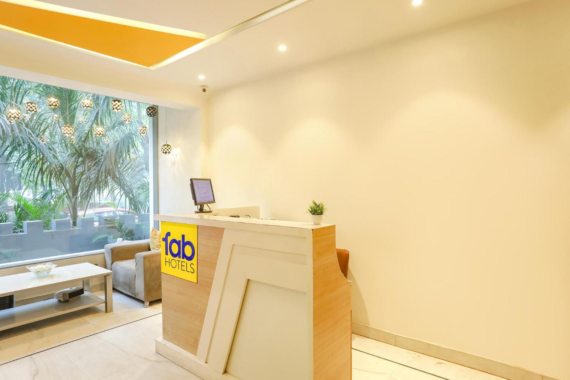 Fabhotel Jhs Studio Gurgaon Esterno foto