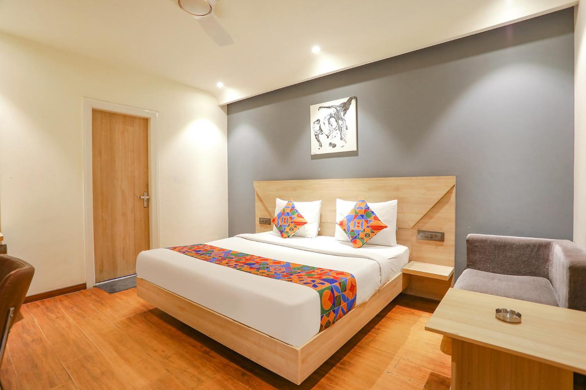 Fabhotel Jhs Studio Gurgaon Esterno foto