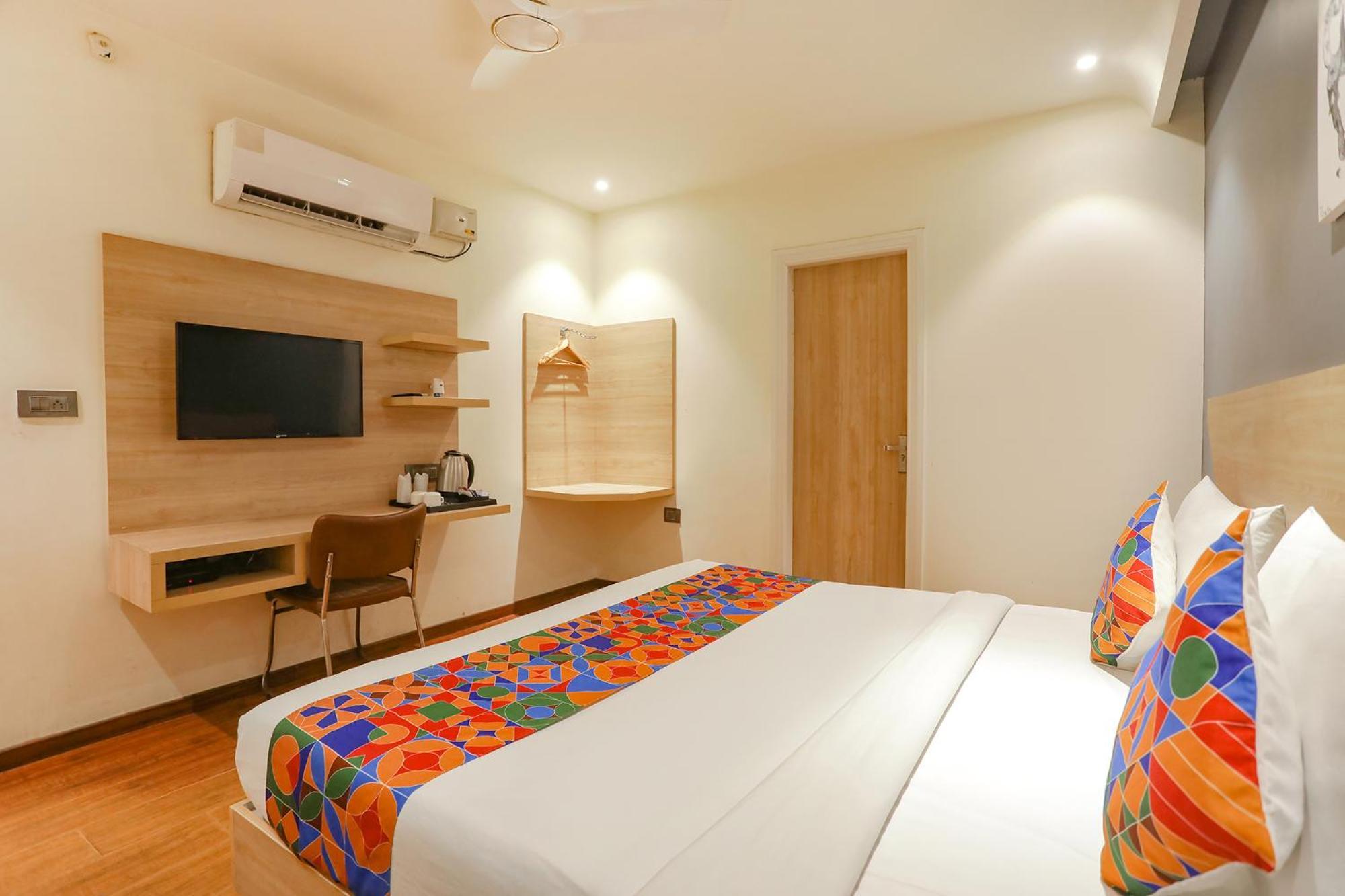 Fabhotel Jhs Studio Gurgaon Esterno foto