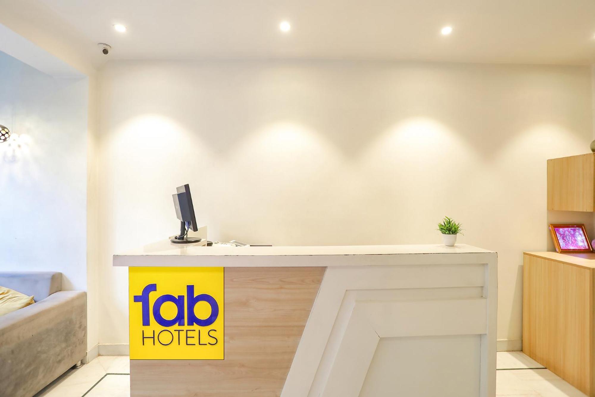 Fabhotel Jhs Studio Gurgaon Esterno foto