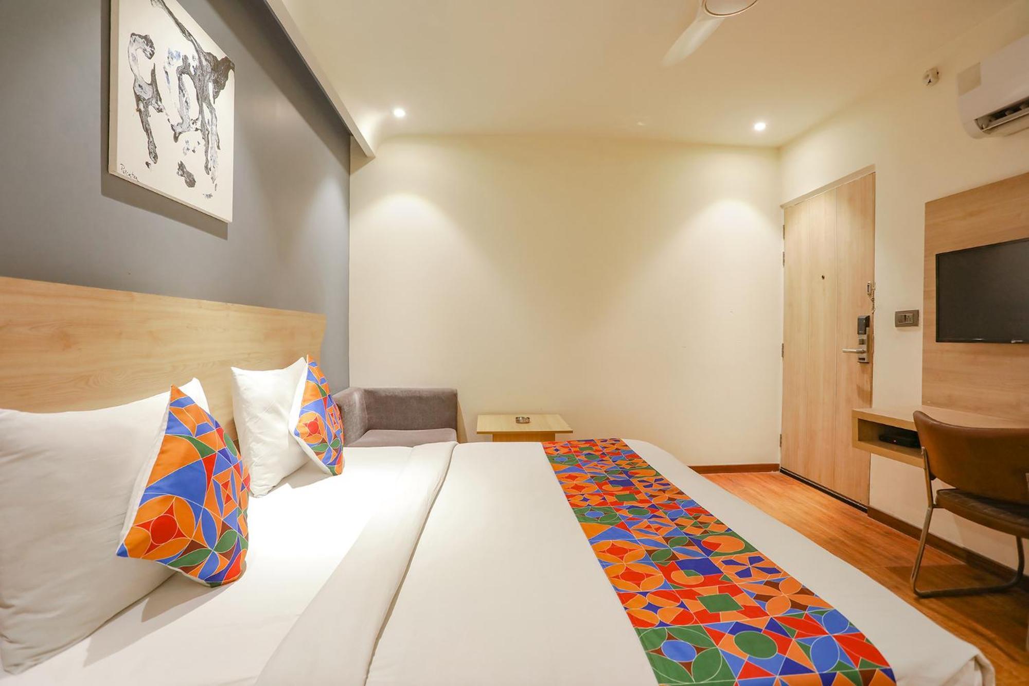 Fabhotel Jhs Studio Gurgaon Esterno foto